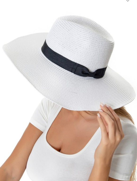 Oversized Sun ☀️ hat with black band ( hats)