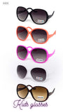 Kids oversized sunglasses 😎 (yana)